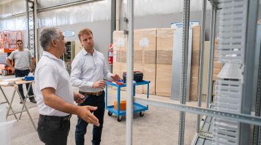 El intendente Wesner visitó la planta de Silicom en el PIO V