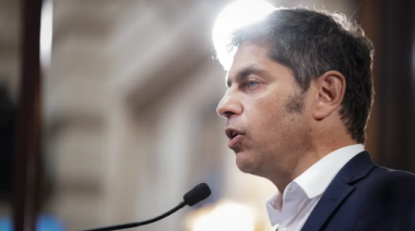 Axel Kicillof se metió en la polémica de Manuel Adorni y dijo que Javier Milei es "muy mal economista"