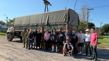 El Municipio, junto a la Guarnición Ejército Olavarría y Bomberos Voluntarios, entregó elementos de primera necesidad a damnificados en Recalde