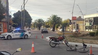 Un hospitalizado tras siniestro vial entre una moto y una bicicleta