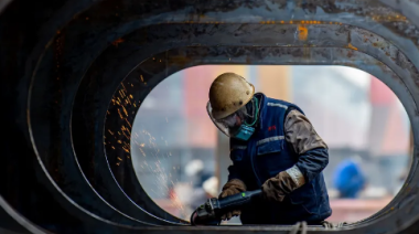 La actividad industrial cayó otro 8,7% en febrero