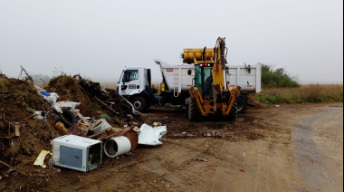 Limpieza de un basural a cielo abierto en el Camino de la Piedra
