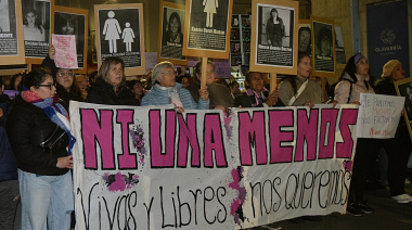 Multitudinaria marcha por Ni una Menos en Olavarría