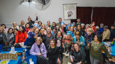 Color, baile y diversión en un concurrido Encuentro para Personas Mayores