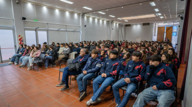 Gran convocatoria en la charla “Jóvenes responsables, calles seguras”