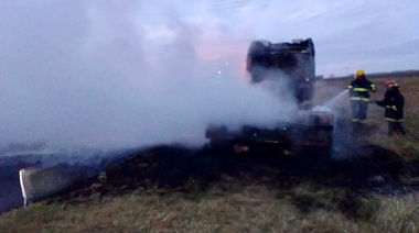 Se incendió un camión sobre la Ruta 51 y quedó completamente destruido