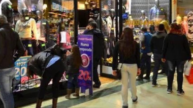 La confianza del consumidor se desplomó más de 12% en julio