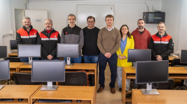 El intendente Wesner visitó el renovado gabinete de informática del Iteco