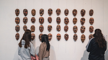 Gran convocatoria en la muestra “Máscaras, Música Congelada” de Alfredo Iriarte