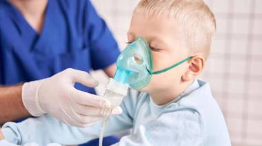 La bronquiolitis provoca la mitad de las internaciones pediátricas en invierno: cuál es el rol clave de los kinesiólogos