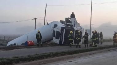 Volcó un camión cargado de gas butano sobre la Ruta 205