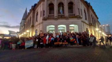 Más de un centenar de personas marchó en Olavarría contra el proyecto de "Ley de Inviolabilidad de la Propiedad Privada"