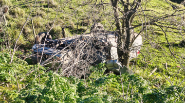 Despiste en el acceso a Sierras Bayas: un conductor debió ser hospitalizado