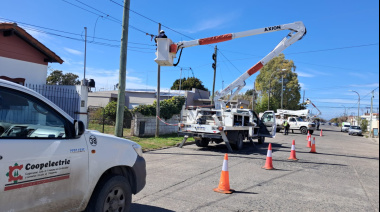 Un camión embistió una línea de Baja Tensión y ocasionó daños en el tendido eléctrico