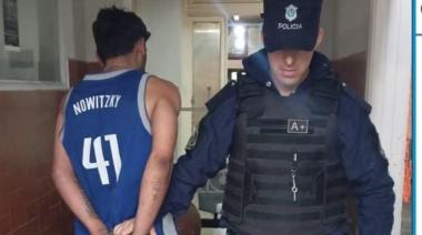 Un hombre intentó ingresar a una despensa por una ventana y terminó en la comisaría