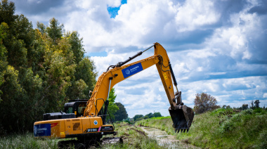 El Municipio continúa con los trabajos hidráulicos sobre el canal de calle Márquez
