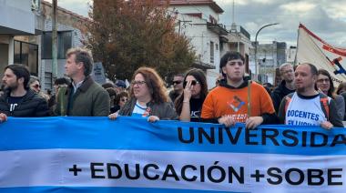 Olavarría volvió a marchar por la aplicación de la Ley de Financiamiento Universitario
