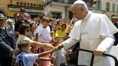 El Gobierno espera una señal del Vaticano por la visita del Papa y sobre qué hacer con los feriados
