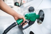 La venta de combustibles en abril cayó al nivel más bajo en casi tres años