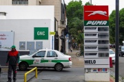 Ante la fuerte suba del crudo, las petroleras privadas comienzan a remarcar sus combustibles