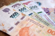 López Murphy propuso una ley cambiar el peso por una nueva moneda