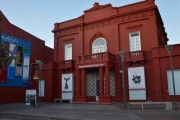 Este viernes inaugura la muestra “Mundos para mirar de cerca” en el MDA