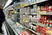 Primeros aumentos tras la suba del dólar: alimentos del 6 a 9%, autos hasta 12%