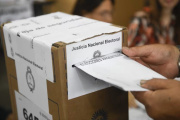 La Provincia pagará un bono a los estatales que trabajen en el proceso electoral bonaerense