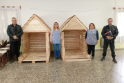 En la cárcel de Trenque Lauquen elaboraron dos casitas de madera para el Jardín de Infantes N° 901