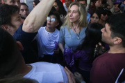 Otra vez hubo incidentes en la "caravana" libertaria: evacuaron a Karina Milei en Corrientes