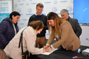 Maximiliano Wesner participó del acto firma de 177 escrituras sociales