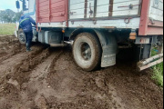 Infraccionaron a un transportista por circular por un camino vecinal tras las lluvias