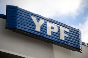 YPF permitirá el pago con criptomonedas en sus estaciones: cómo funciona el sistema