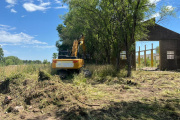 El Municipio desplegó trabajos de limpieza en Villa Aurora y en un predio fabril abandonado