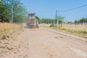 Trabajos de mantenimiento de calles en Villa Aurora y Provincias Argentinas