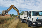 El Municipio ejecuta trabajos de limpieza en el canal de avenida Eva Perón