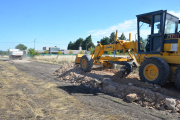 Trabajos de apertura de calle en el barrio Los Sauces