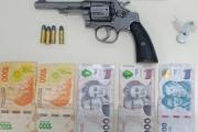 Detuvieron a un hombre con un revólver y cocaína en el barrio Facundo Quiroga