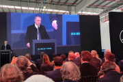 Adorni reapareció en la inauguración de una planta de Mercedes Benz en Zárate
