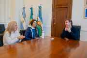El intendente Wesner recibió a una joven olavarriense que cursará un programa pre universitario en Harvard