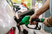 El gasto en nafta para los hogares argentinos aumentó casi $39.000 por mes desde el inicio de la guerra