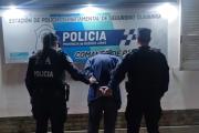 Golpeó a un hombre y le robó el celular: fue aprehendido y terminó en la comisaría