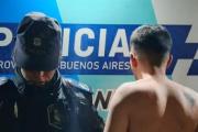 Aprehendieron a un hombre cuando intentaba robar dentro de un auto tras escalar una reja