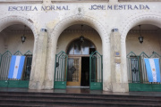 Agredieron a una preceptora en la Escuela Normal y suspendieron las clases del turno mañana