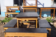 En la Unidad 2 Sierra Chica elaboraron mobiliario escolar para la escuela Secundaria N° 17 de esa localidad