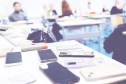 El 59% de los alumnos de tercer grado ya cuenta con un teléfono personal