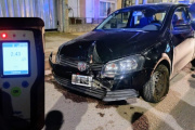 Rotonda del Reloj Cu Cú: chocó un cantero, dio 2,43 g/l de alcohol y manejaba sin licencia ni VTV