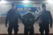 Amenazó de muerte a una joven frente a la Policía y terminó detenido tras una violenta pelea vecinal