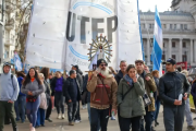 Movimientos sociales, sindicales y pymes marchan por deudas y crisis del sector
