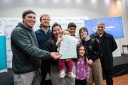 Más familias de Olavarría avanzan en la escrituración de sus viviendas
